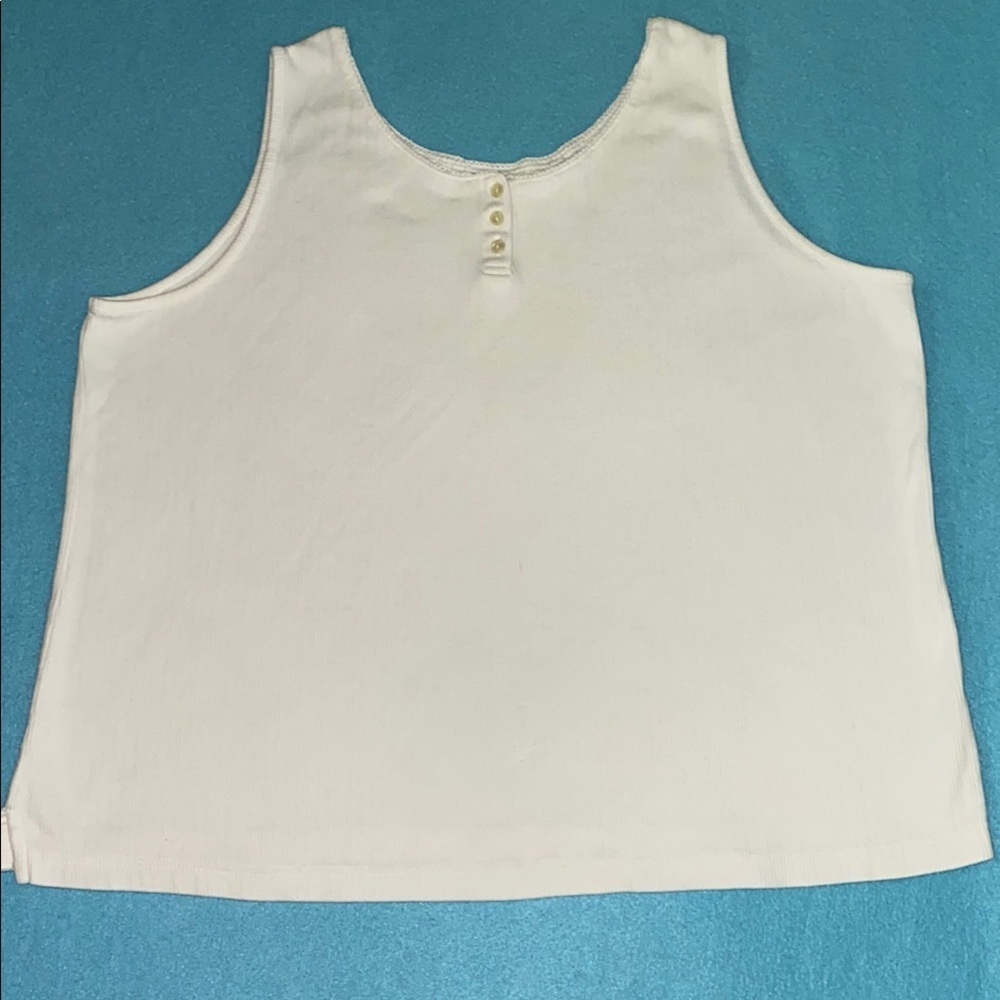 Tank top ribbed texture white working buttons at chest stretchy comfy size XL